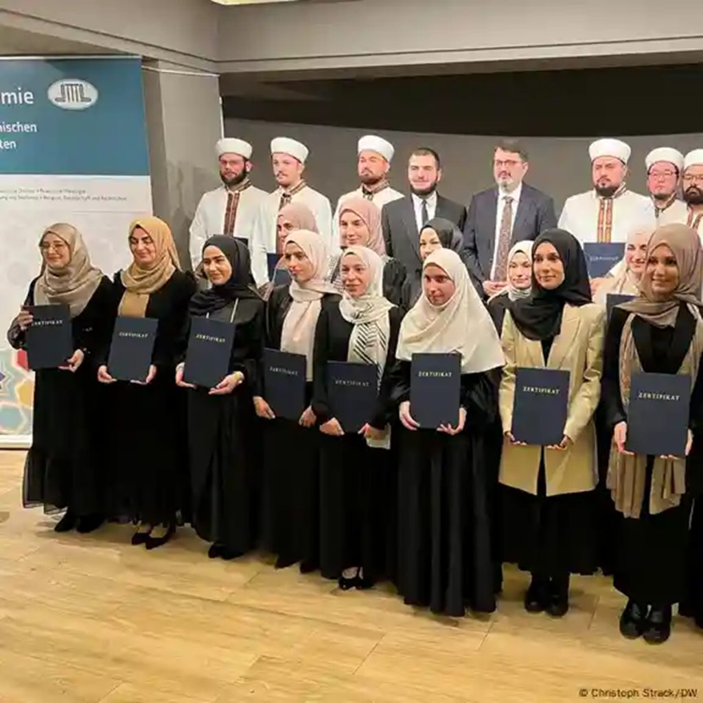 Gençler ve İslam: Manevi Eğitimde Derneklerin Rolü
